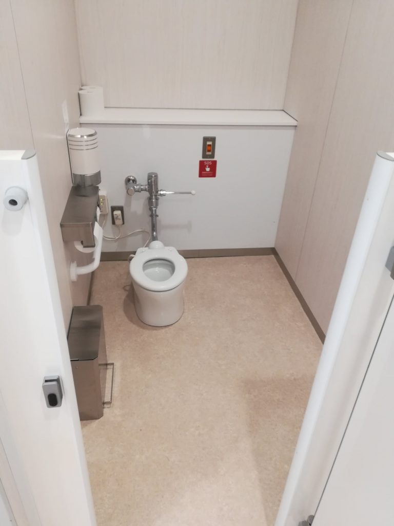 2020年ららぽーと豊洲のクロスタワーの空いているトイレ